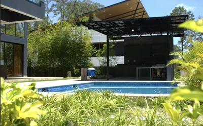 Piscina, gazebo y area social exterior de villa en Buena Vista Jarabacoa