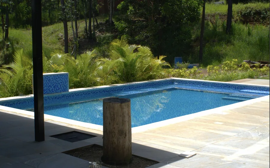 Piscina de villa en Jarabacoa con jardin y entorno verde de montana