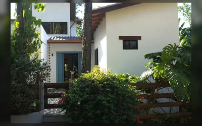 Exterior de villa amoblada en Buena Vista, Jarabacoa con jardines y entorno verde
